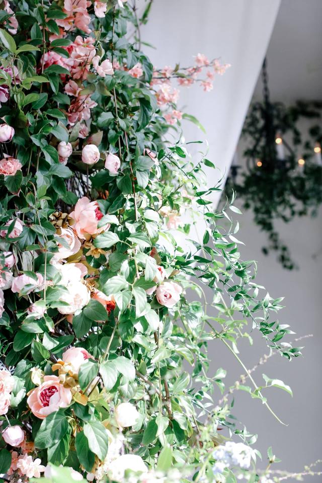 Closeup of Vine Flower Arrangement at Rhiannon & Joshua's Wedding