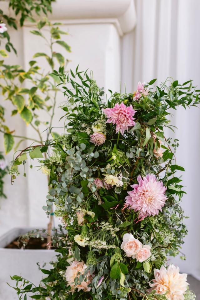 Vine flower arrangement for Danielle & Richard's Wedding