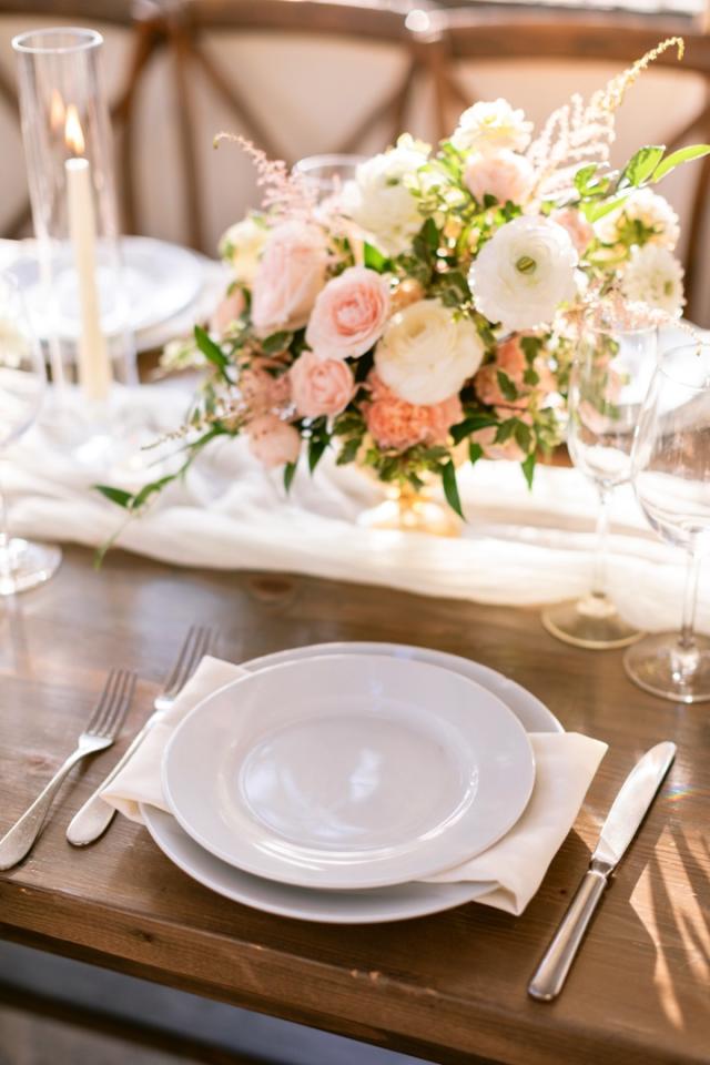 Single place set with flower arrangement for Danielle & Richard's Wedding