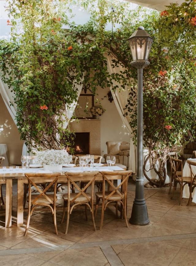 View of coutyard wedding table surrounded by creepers and street lamp for Paulina & Cam’s Wedding