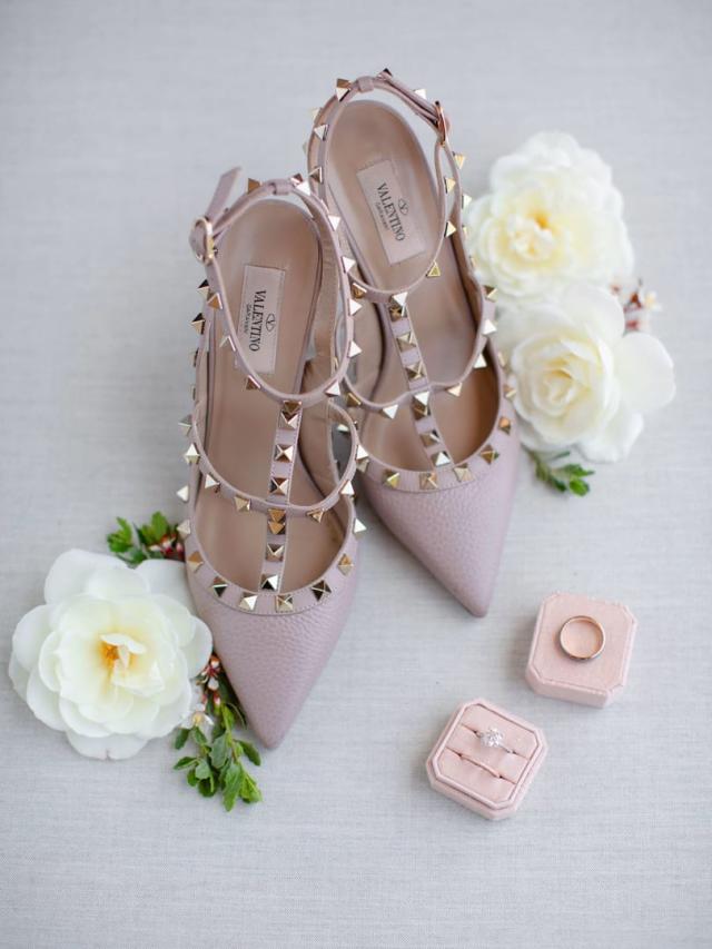 Brides shoes and flowers for Jammie & Duncan's Wedding