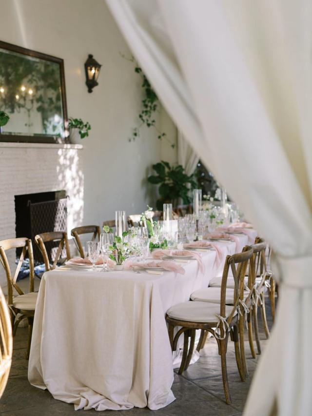 Wedding table with table cloth, placemats, flowers with curtain for Jammie & Duncan's Wedding